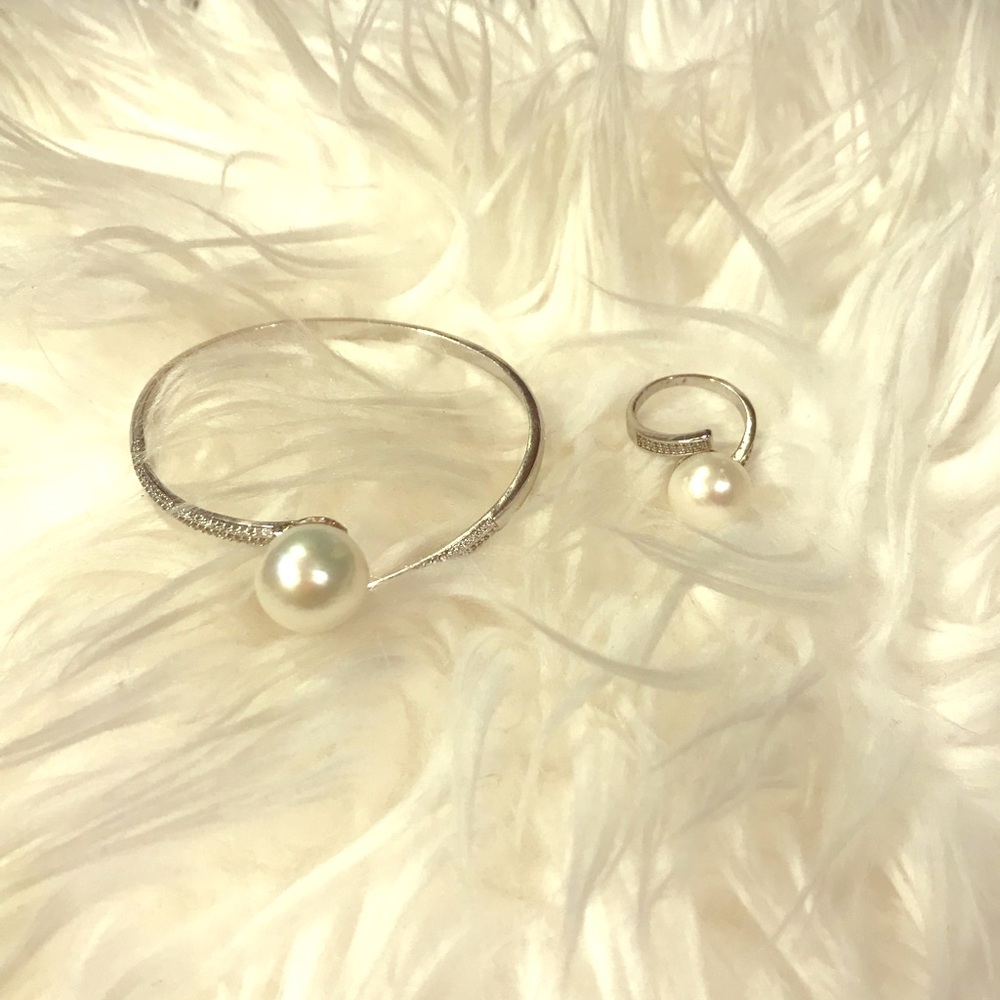 Set of white gold  10 k . Bracelet and Ring